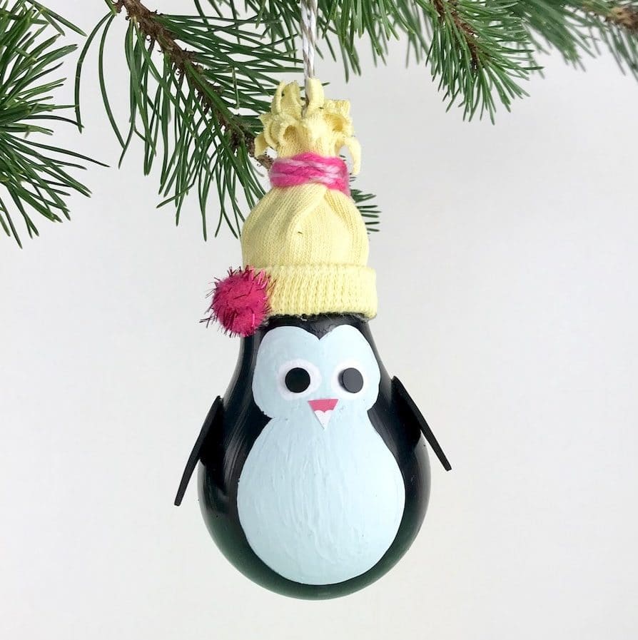 Baumschmuck aus Gluehlampe, basteln, Pinguin, Upcycling