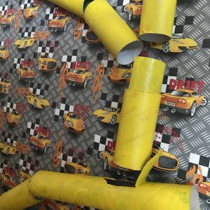 Murmelbahn aus Klorollen selber machen - Upcyclingidee für Kinderspielzeug