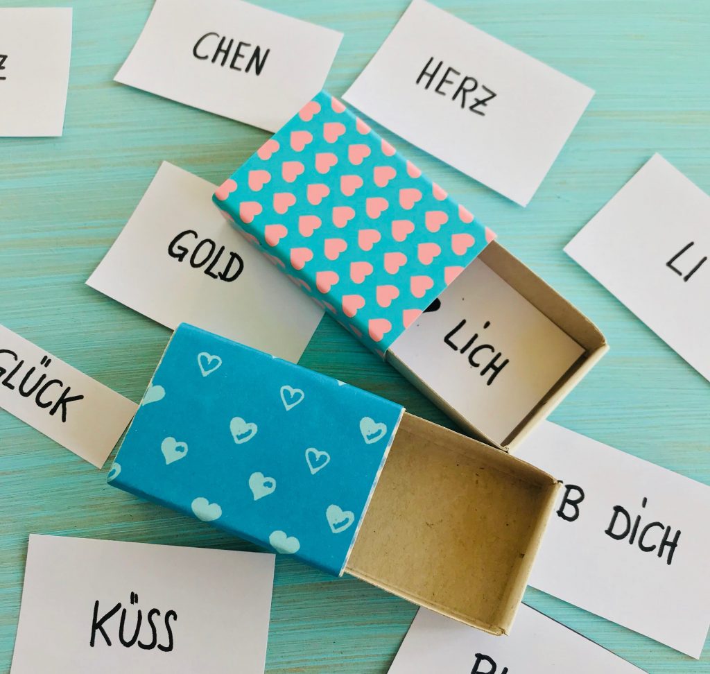 DIY Geschenk zum Valentinstag basteln, Streichholzschachtel