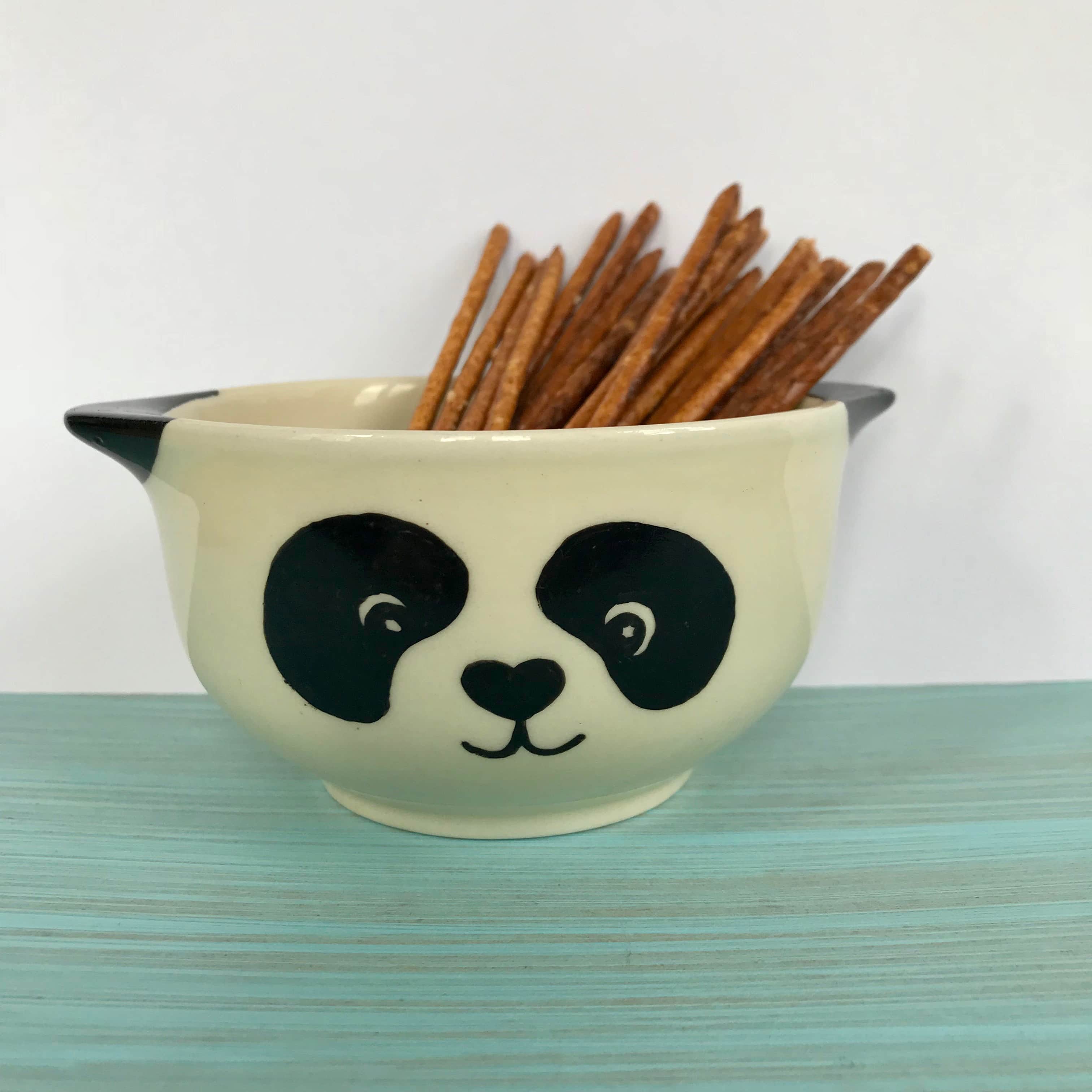 Altes Geschirr bemalen: einfache und süße Upcyclingidee 6 Keramik Schuessel fuer Kinder bemalen