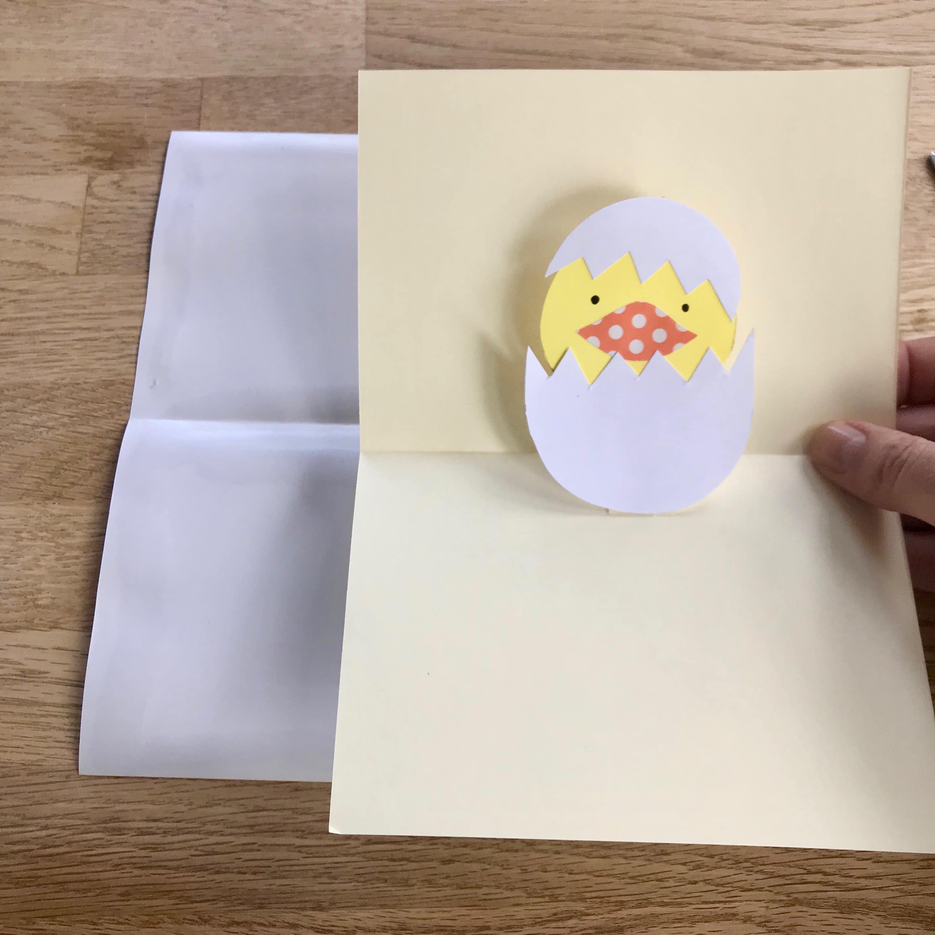 Osterkarte mit Kueken