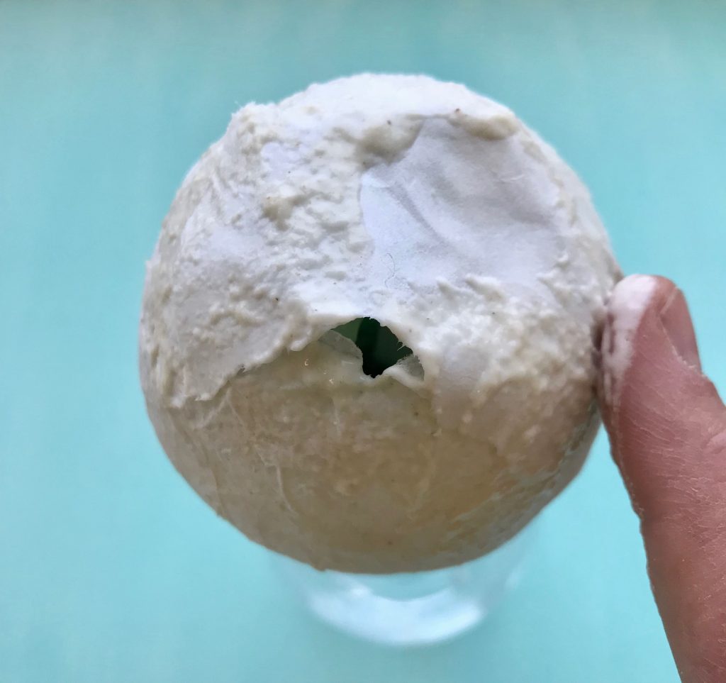 DIY Osterei als Überraschungsei selber machen, Kaschiertechnik