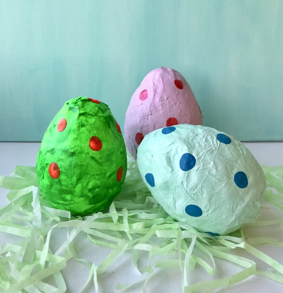 ü-eier-basteln-pappmache-ostern-basteln-ueberraschungsei-selbermachen-diy 