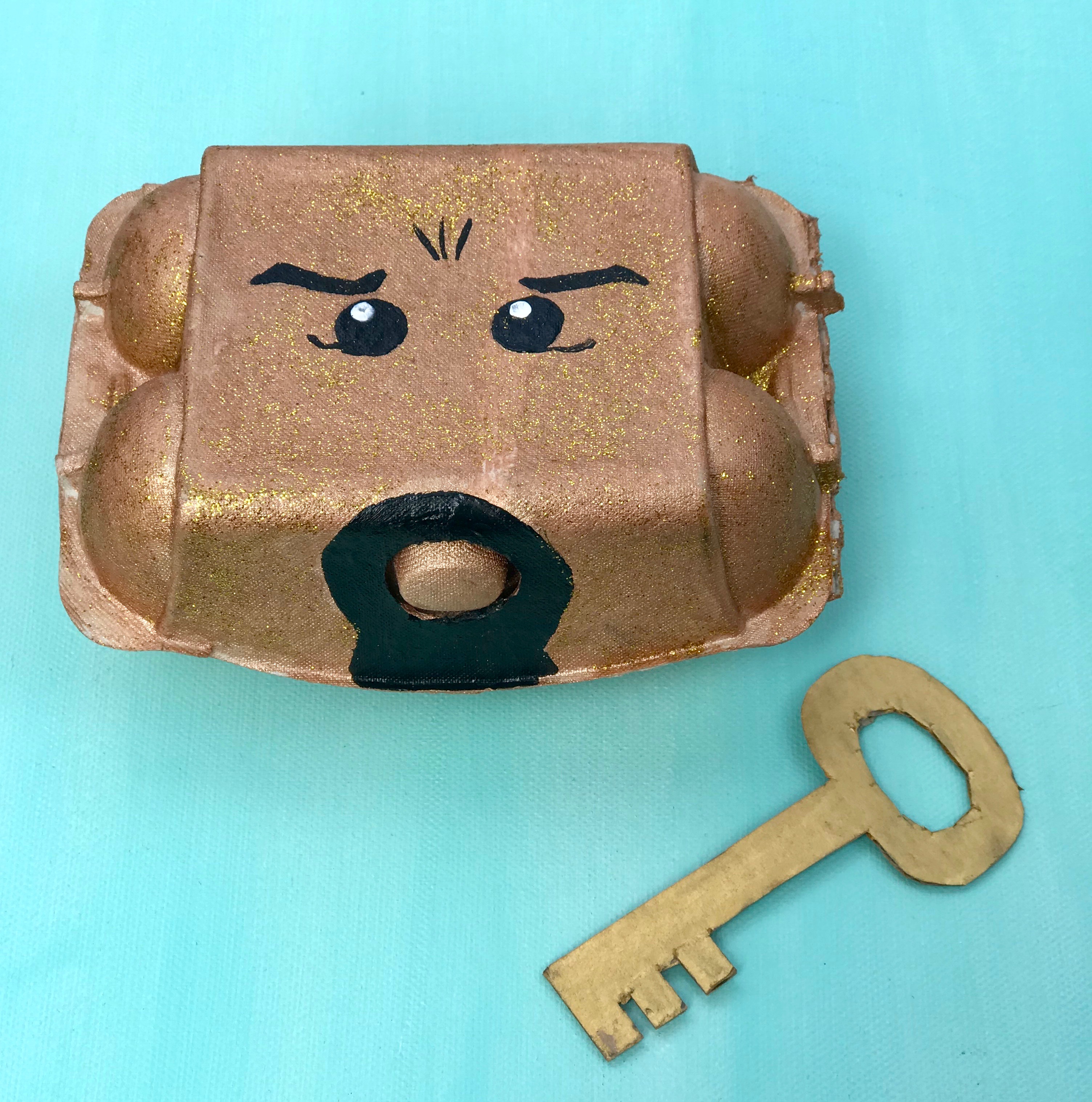 ninjago-geburtstag-spiel-idee-schatztruhe-aus-eierkarton-basteln-upcycling