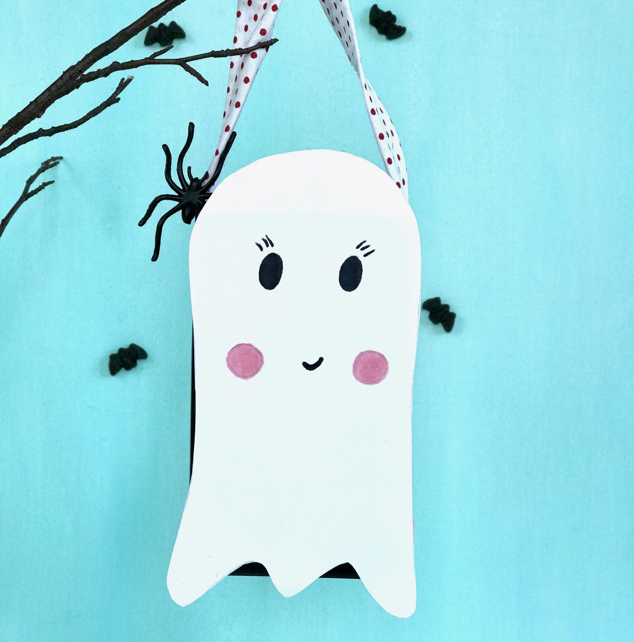 Halloween Basteln mit Kindern, Halloween Eimer fuer Suessigkeiten basteln