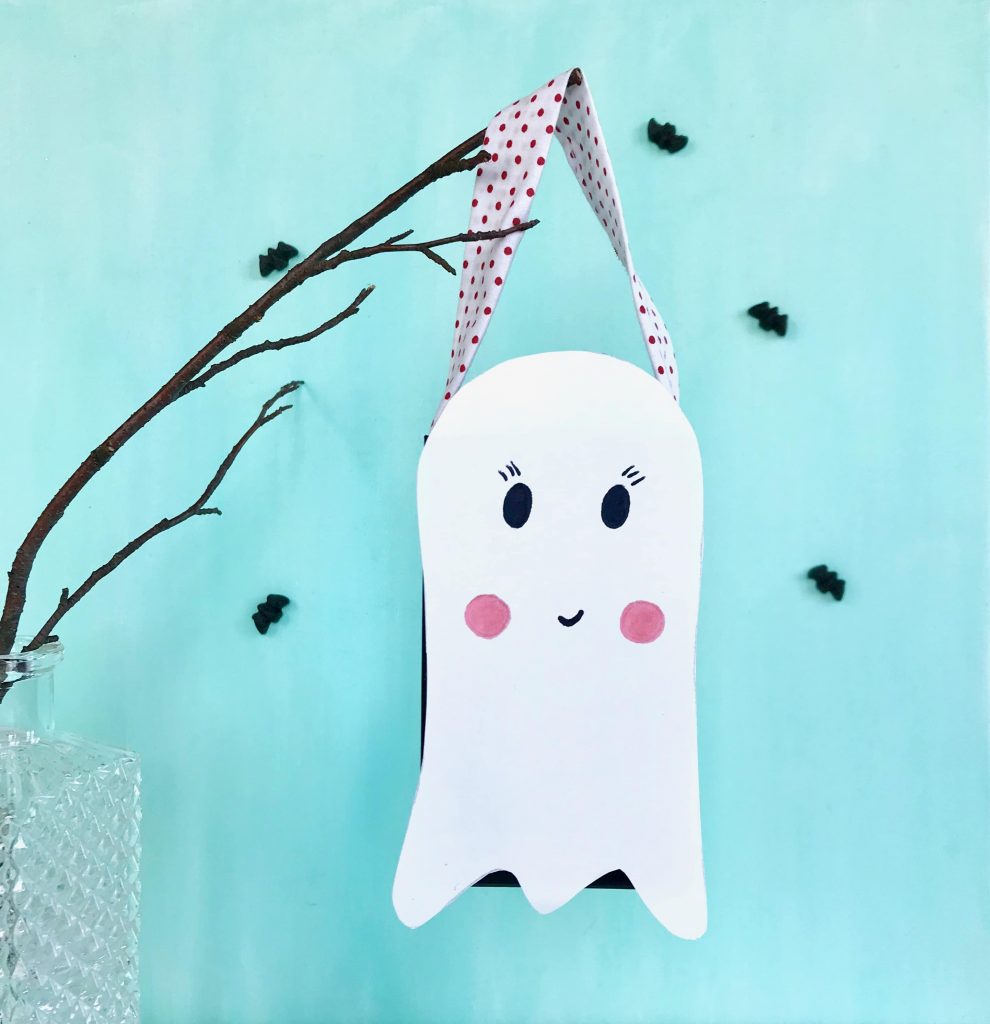 Halloween Eimer fuer Suessigkeiten basteln