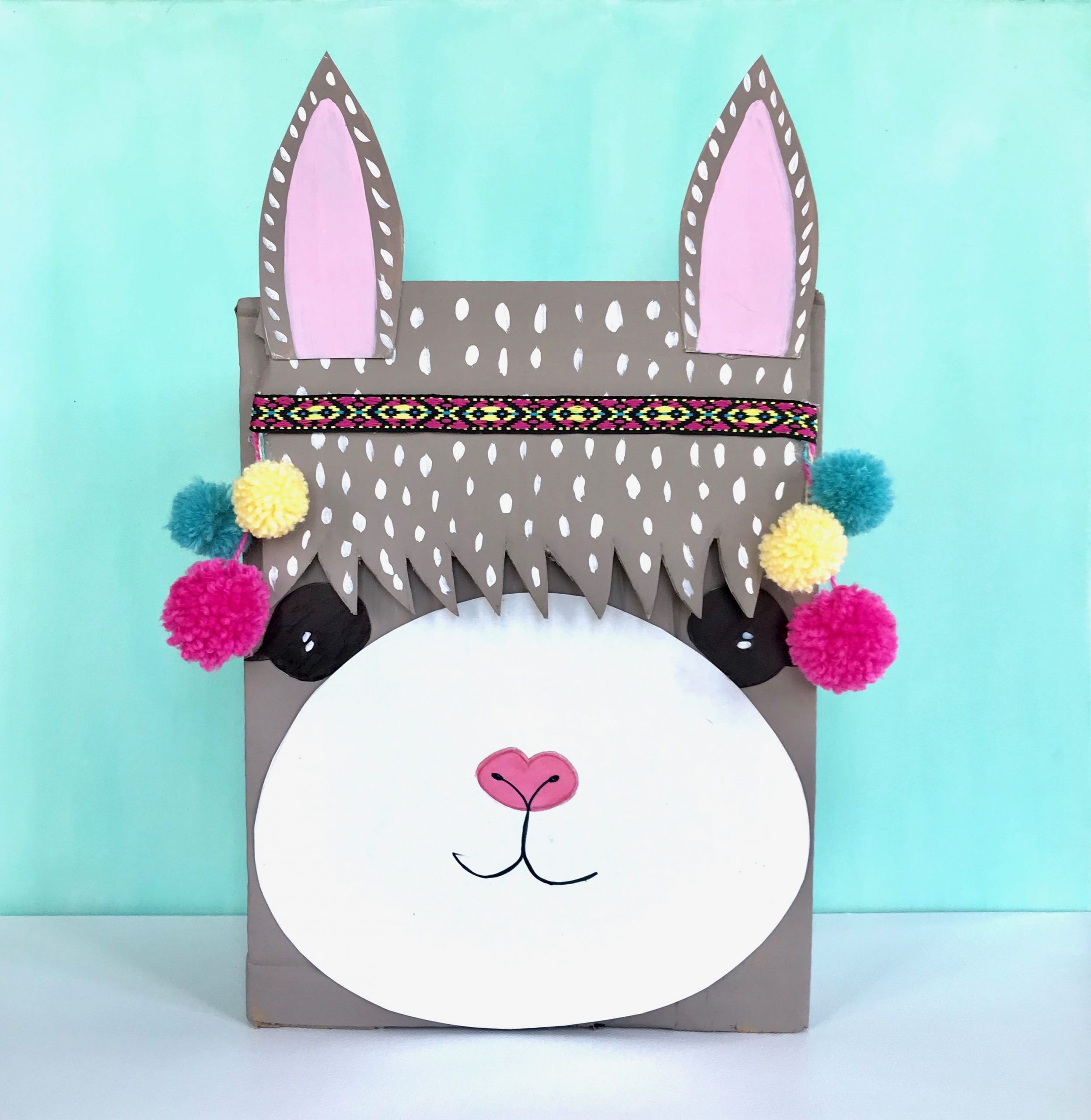 Alpaka Kinder Rucksack aus Pappe basteln, Upcycling für Kinder