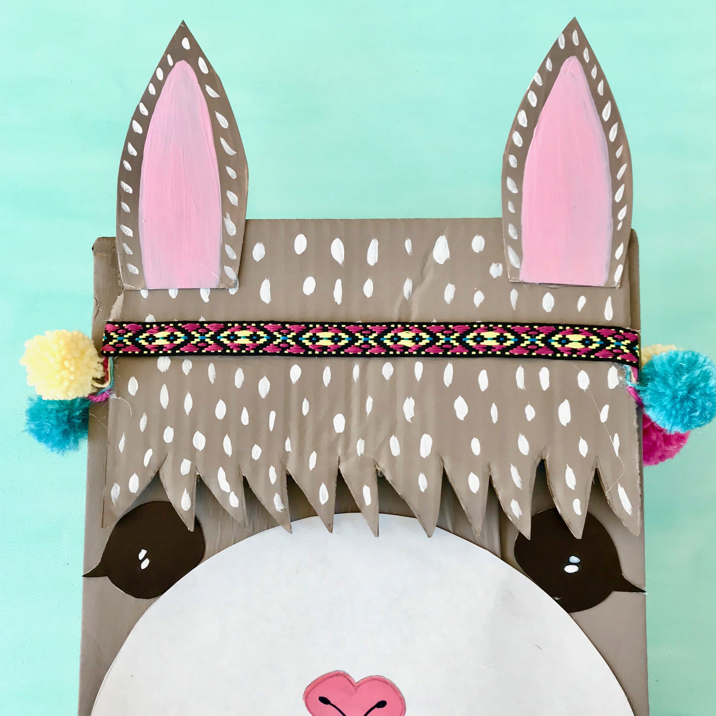 kinderspielzeug-basteln-rucksack-karton-pappe-versandkarton-diy-selbermachen