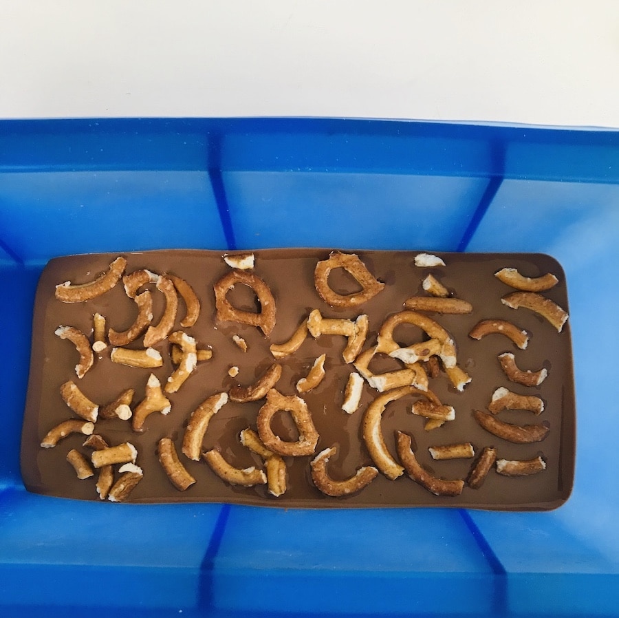 Schokolade mit Salzbrezeln selber machen, Kinderparty