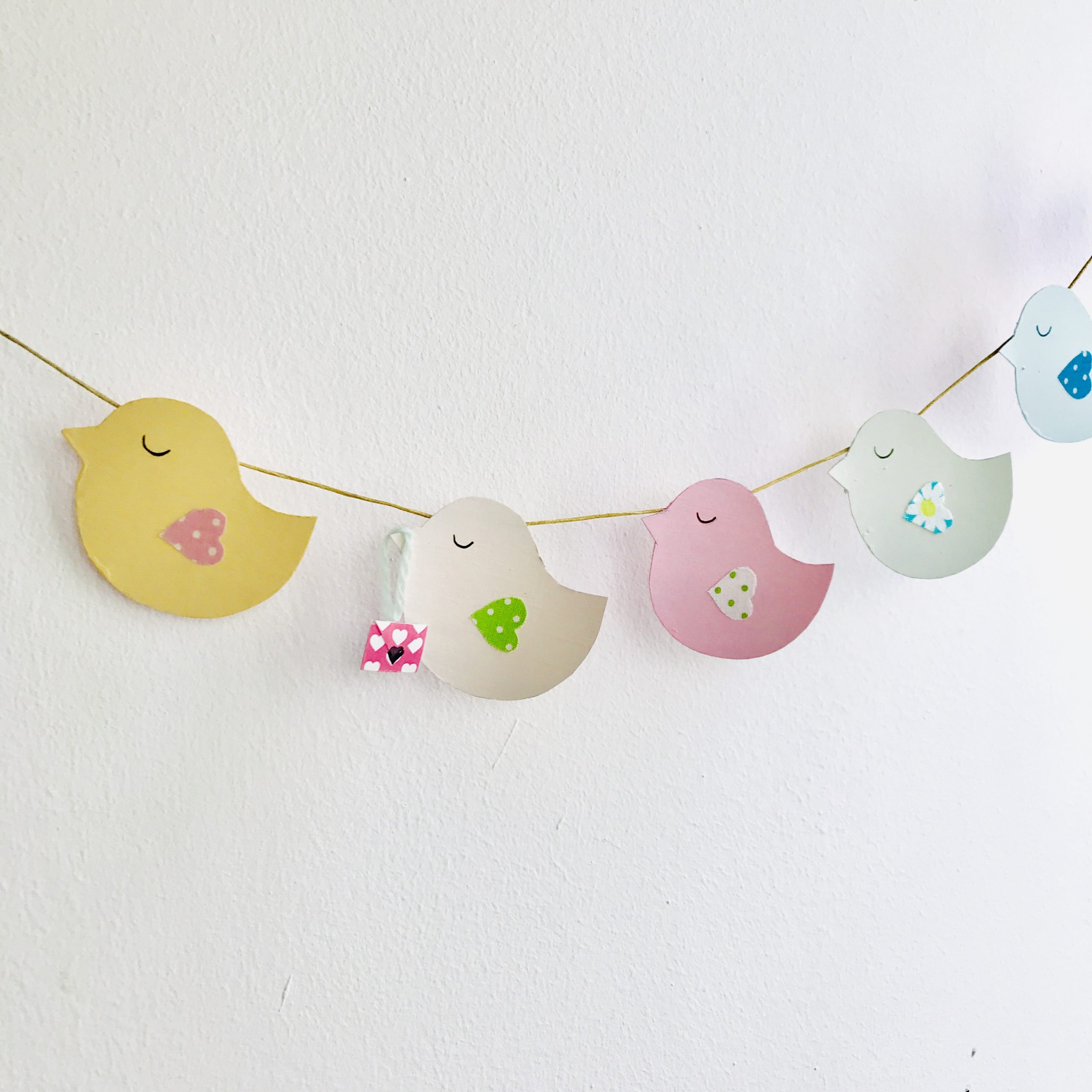 fruehlingsdeko-basteln-upcycling-girlande