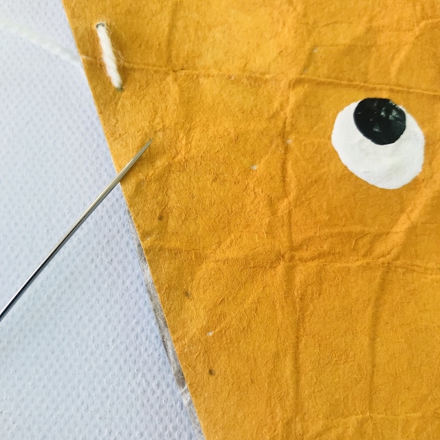 Upcycling-kinder-ostern-Heftstich-Geschenkverpackung-basteln