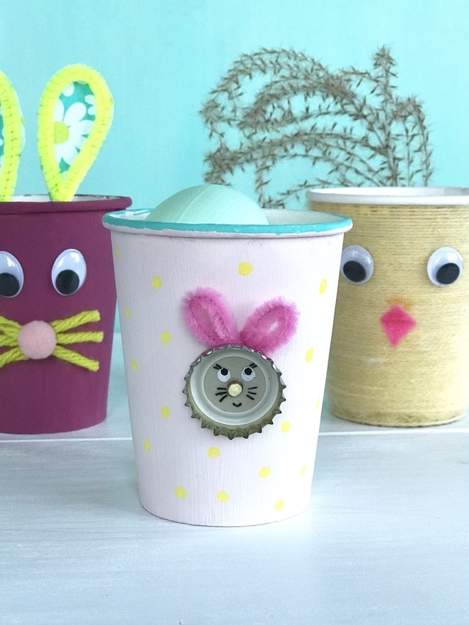 ostergeschenk-oma-opa-basteln-kindergarten-bastelidee-nachhaltig-umwelfreundlich-pappbecher-recycling