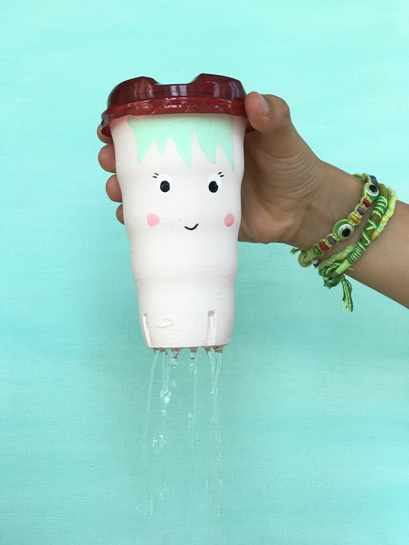 Wasserspiele fuer Kinder, Wasserspielzeug aus Plastikbecher basteln, umweltfreundlich, nachhaltig, 