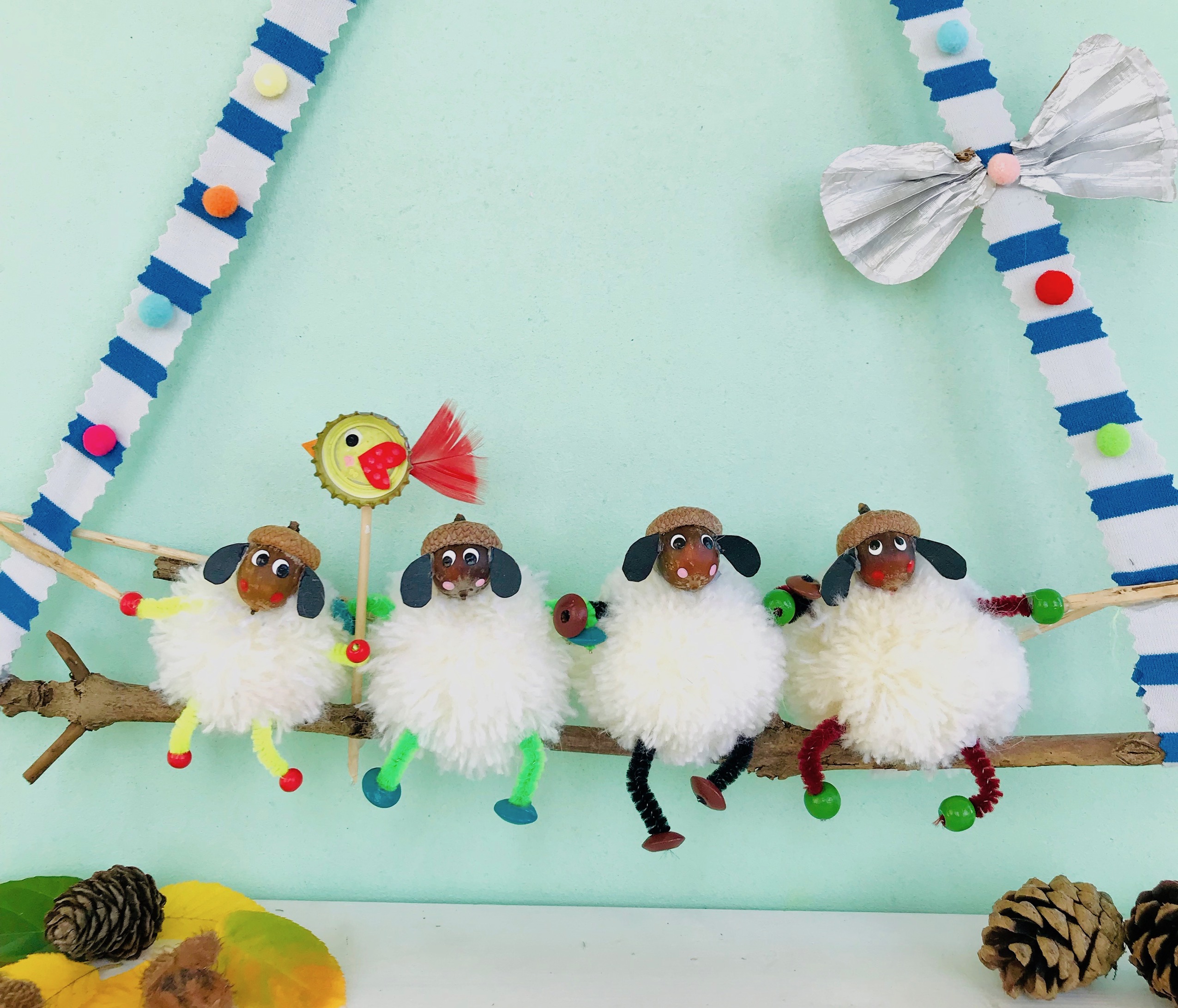 Basteln Herbst Kinder, Schafe aus Pompoms