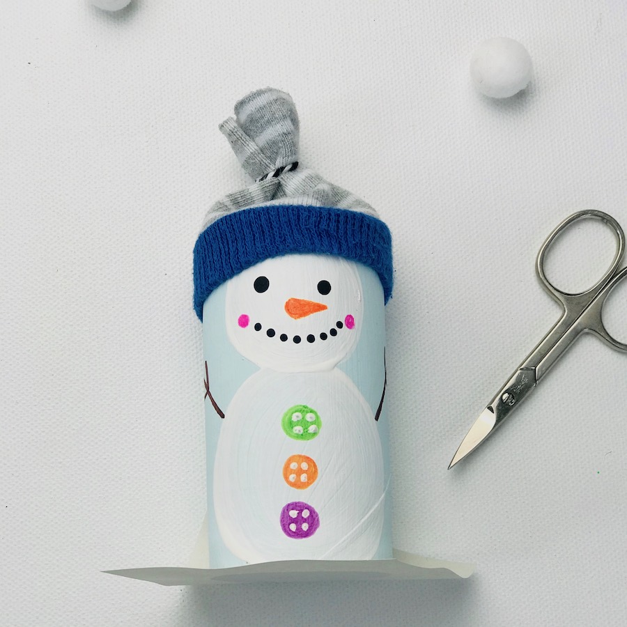 DIY Adventskalenders für Kinder: Ideen für die Füllung 16 Adventskalender aus Klorollen selber machen, Schneemann aus Klorollen basteln