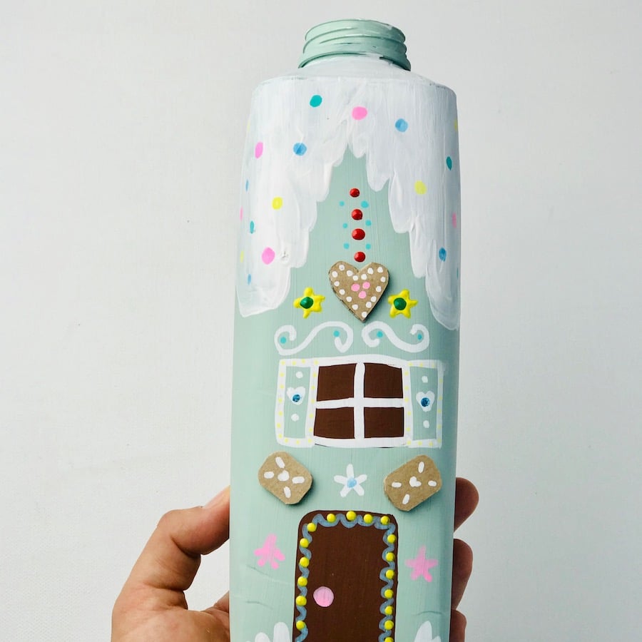 DIY Adventskalenders für Kinder: Ideen für die Füllung 11 upcycling-lebkuchenhaus-aus-milchkarton-basteln