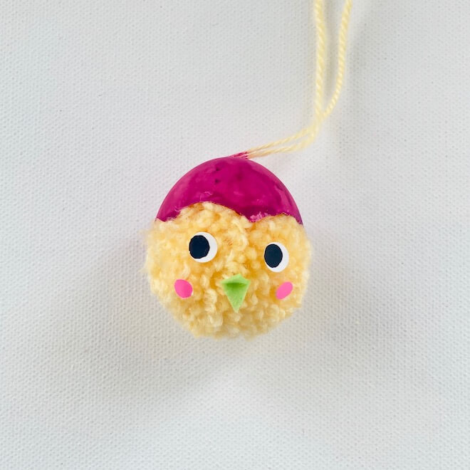 ostern-basteln-mit-kindern-pompom-kueken-osterdeko-selbermachen-kindergarten