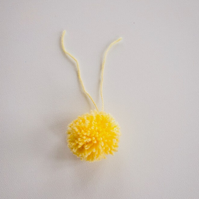 pompom-selbermachen-basteln-diy-osterdeko-kueken-pompom