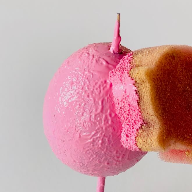 osterei-bemalen-schwammtechnik-flamingo-selbermachen