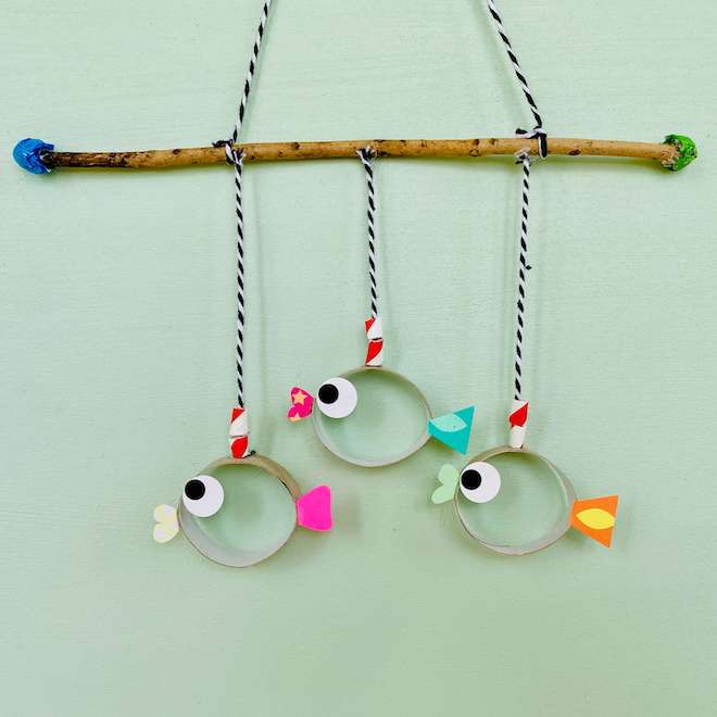 basteln-mit-klopapierrollen-fisch-mobile-kinderzimmer-deko-recycling