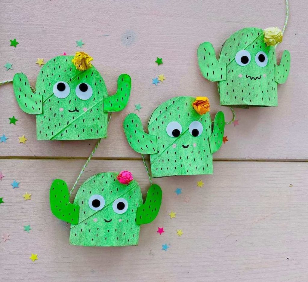 basteln-mit-kinder-sommer-kaktus-fensterdeko-aus-klorollen-upcycling