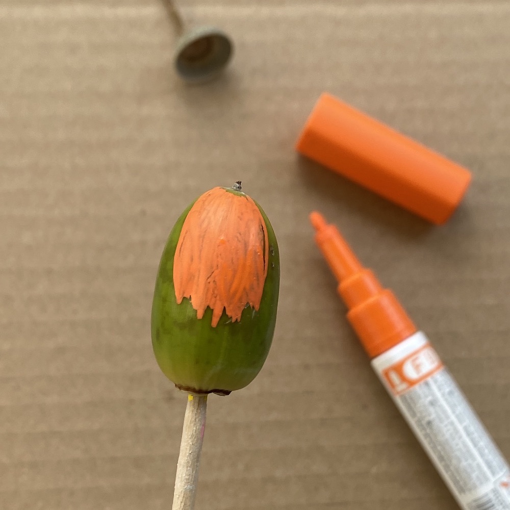 basteln-mit-naturmaterialien-eichel-bemalen