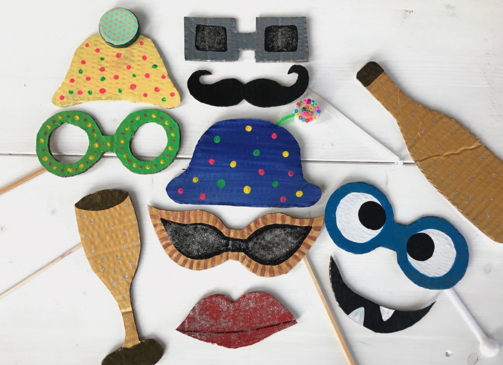 silvester-spiele-fuer-kinder-photo-booth-selbermachen-diy-kinderparty