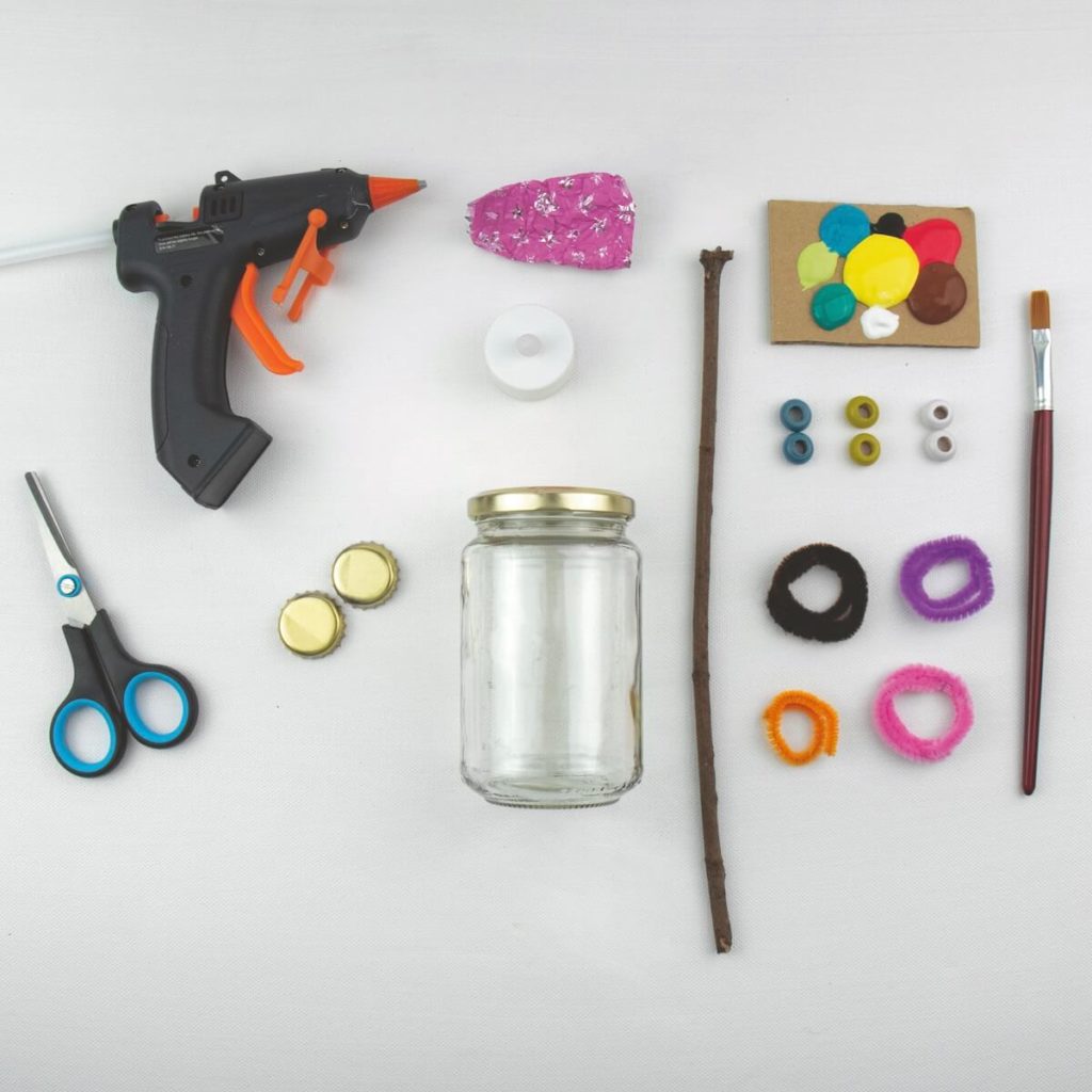 gluehwuermchen-aus-glas-basteln-gartendeko-material