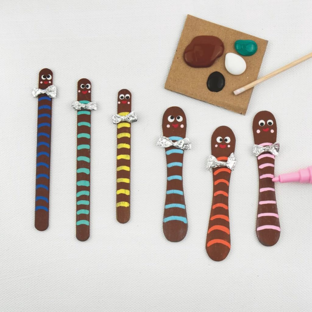 regenwuermer-aus-eisstielen-basteln-upcycling-recycling-ideen-kinder