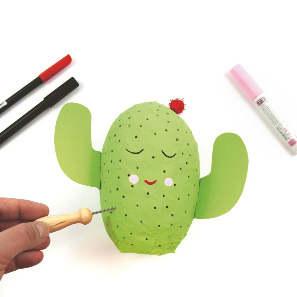 Sommer DIY: kuschelige Kaktus Lampe basteln 9 kaktus-basteln-anleitung-ucycling-idee-sommer