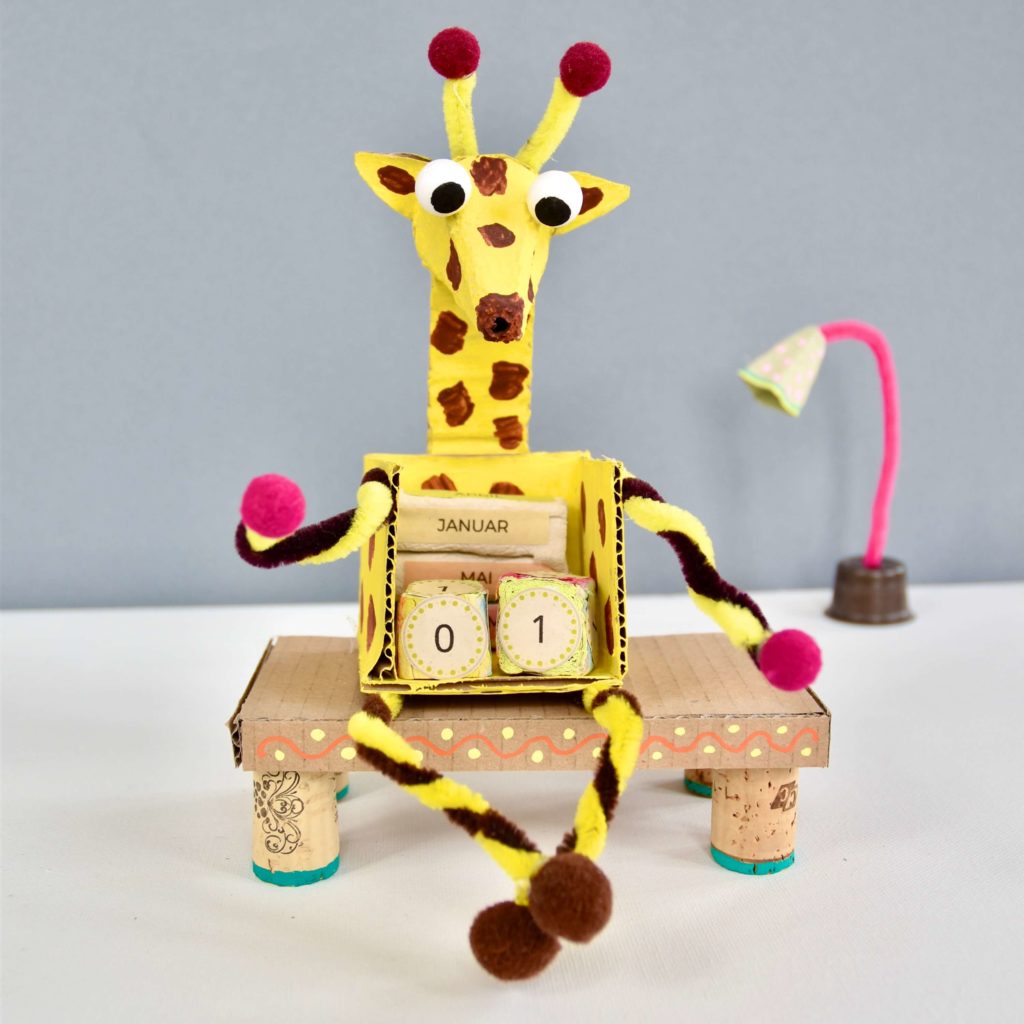 diy-kalender-mit-kindern-gestalten-und-basteln-upcycling-jahreskalender 1