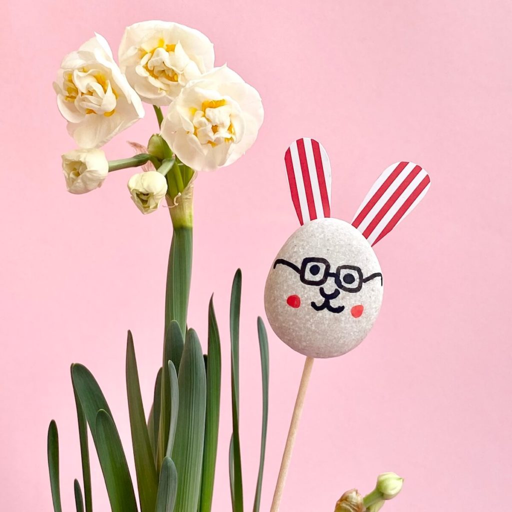 osterbasteln-anleitungen-osterhase-pflanzenstecker-heimatdinge