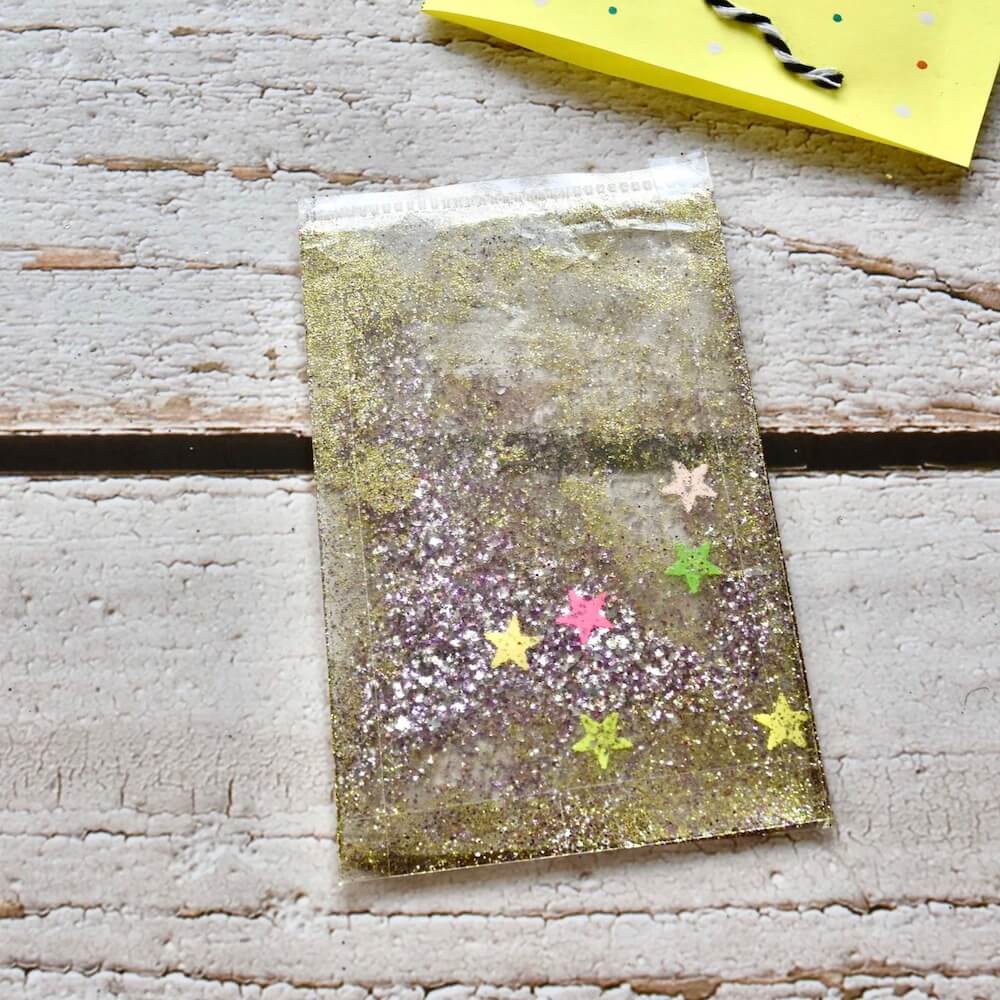 Einfache Einladung für den Kindergeburtstag basteln 5 einladung-kindergeburtstag-basteln-einfach-glitzer