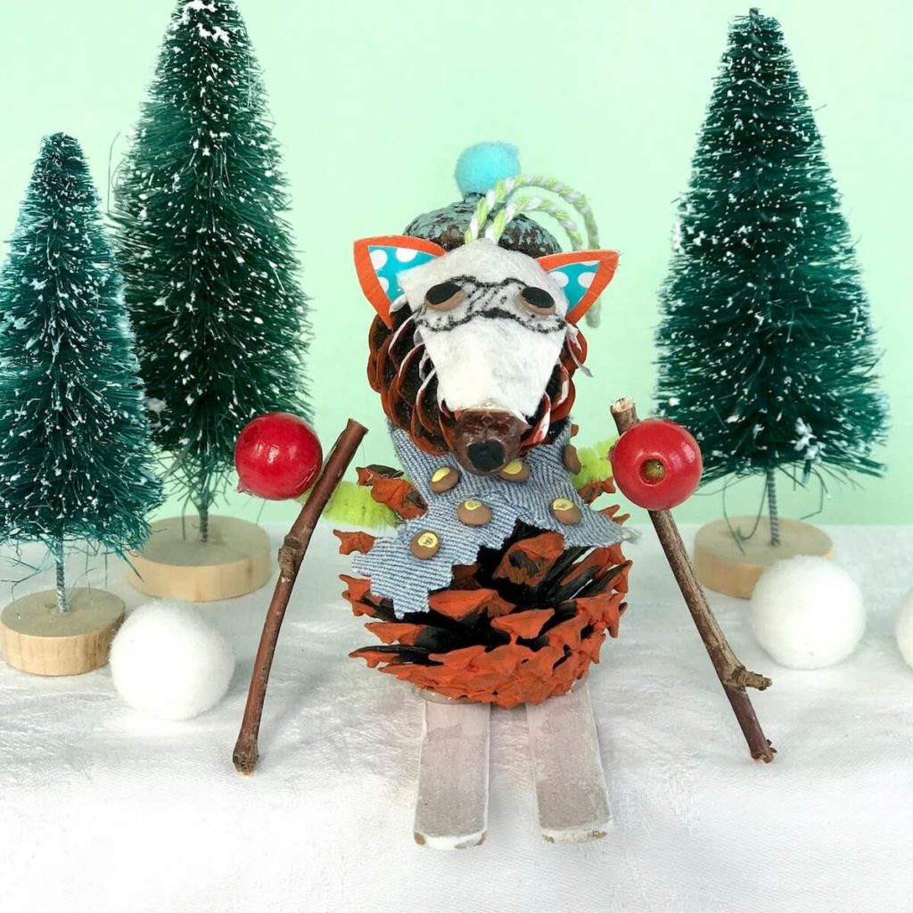 basteln-mit-zapfen-skifahrer-weihnachtsanhänger