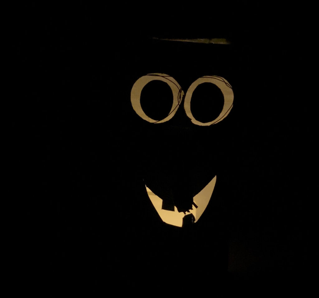 hexen-laterne-aus-milchttuete-basteln-diy-halloween-hexenparty