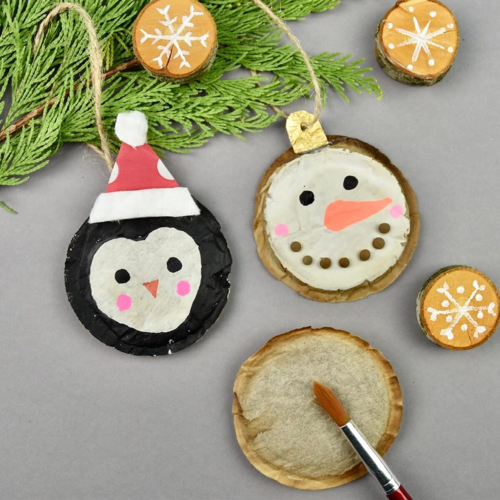 upcycling-ideen-weihanchten-weihnachtsschmuck-kaffeepads-schneemann-pinguin 1