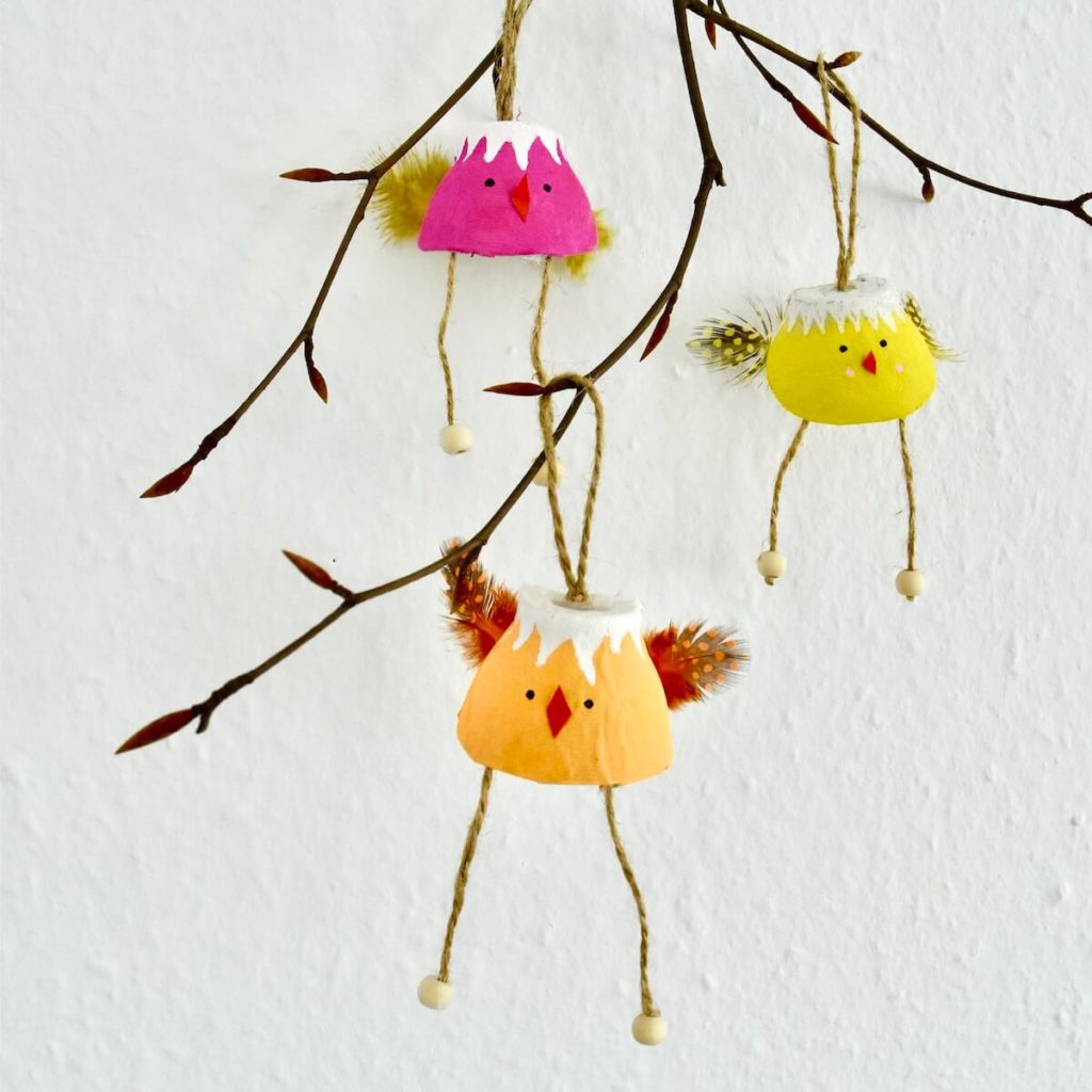 osterbasteln-kinder-kueken-aus-eierkarton