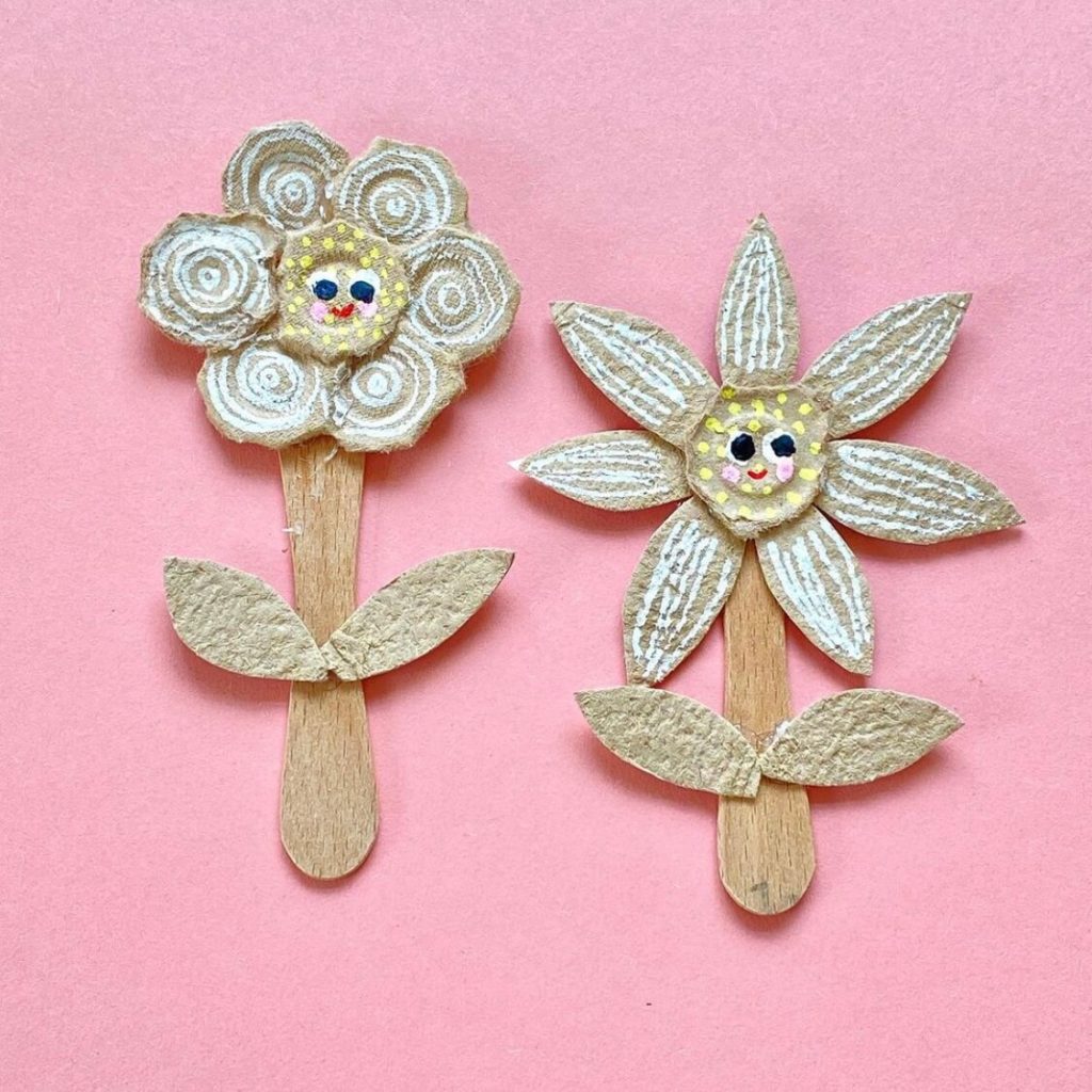 blumen-aus-eierkarton-basteln-anleitung-runde-blume-upcycling-mit-kindern