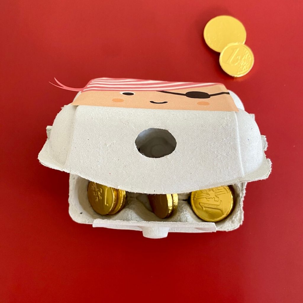 piratenparty-mitgebsel-schatzkiste-eierkarton-basteln