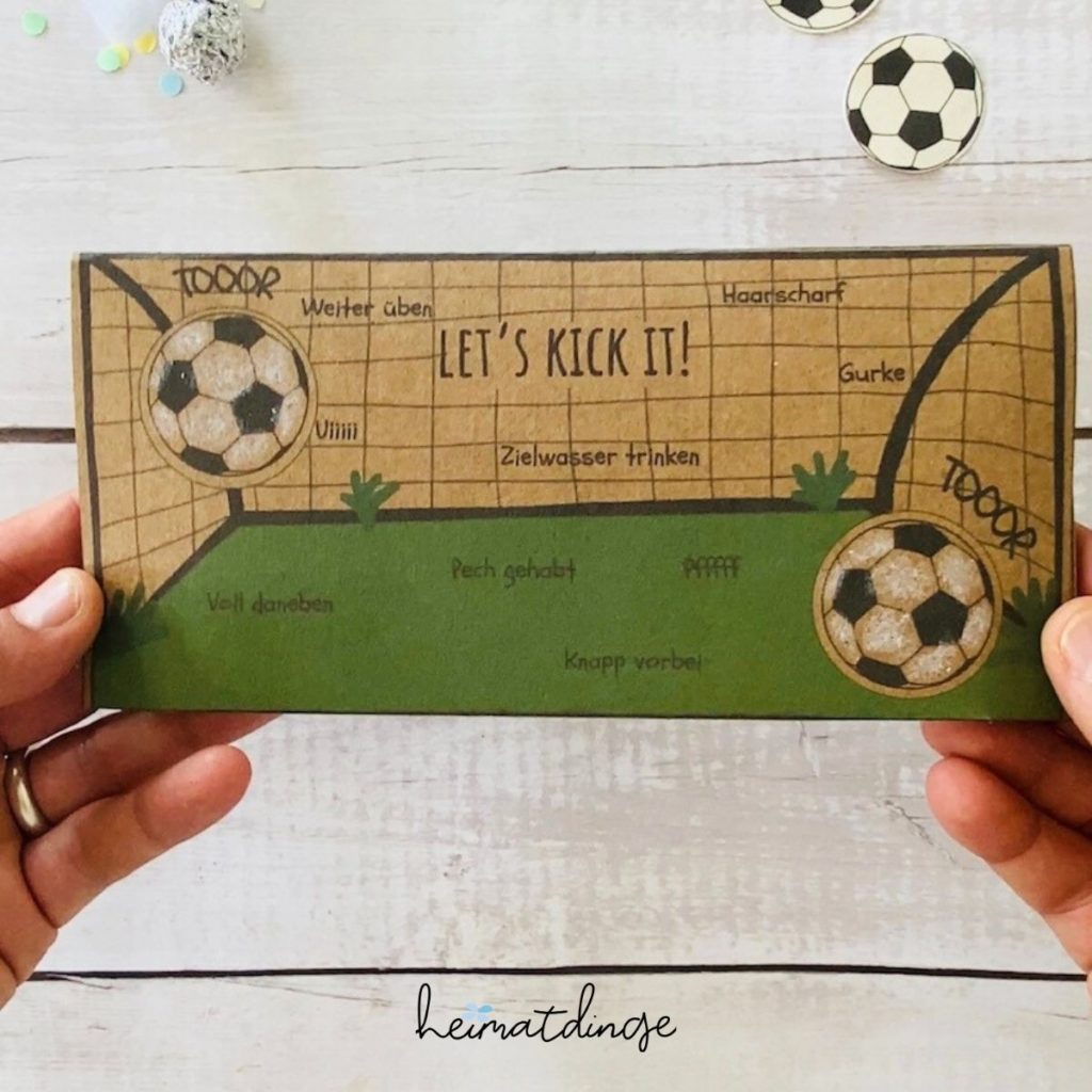 Kindergeburtstag Fußball Einladung selber basteln 5 fußball-einladung-kindergeburtstag-basteln-kraftpapier