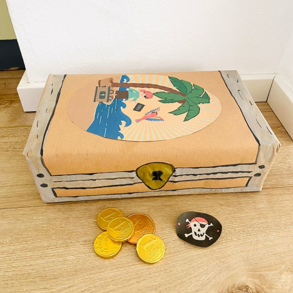 Schatzsuche zum Kindergeburtstag: hilfreiche Tipps & Vorlagen 13 schatzkiste-selber-basteln-piratenschazt-piratetnparty