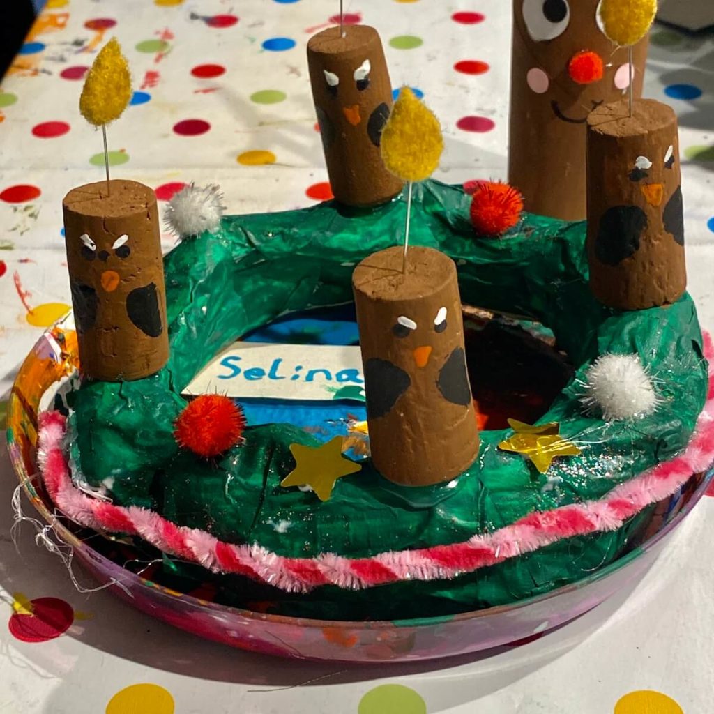 upcycling-recycling-workshops-kinder-heimatdinge-basteln-mit-kindern -adventskranz