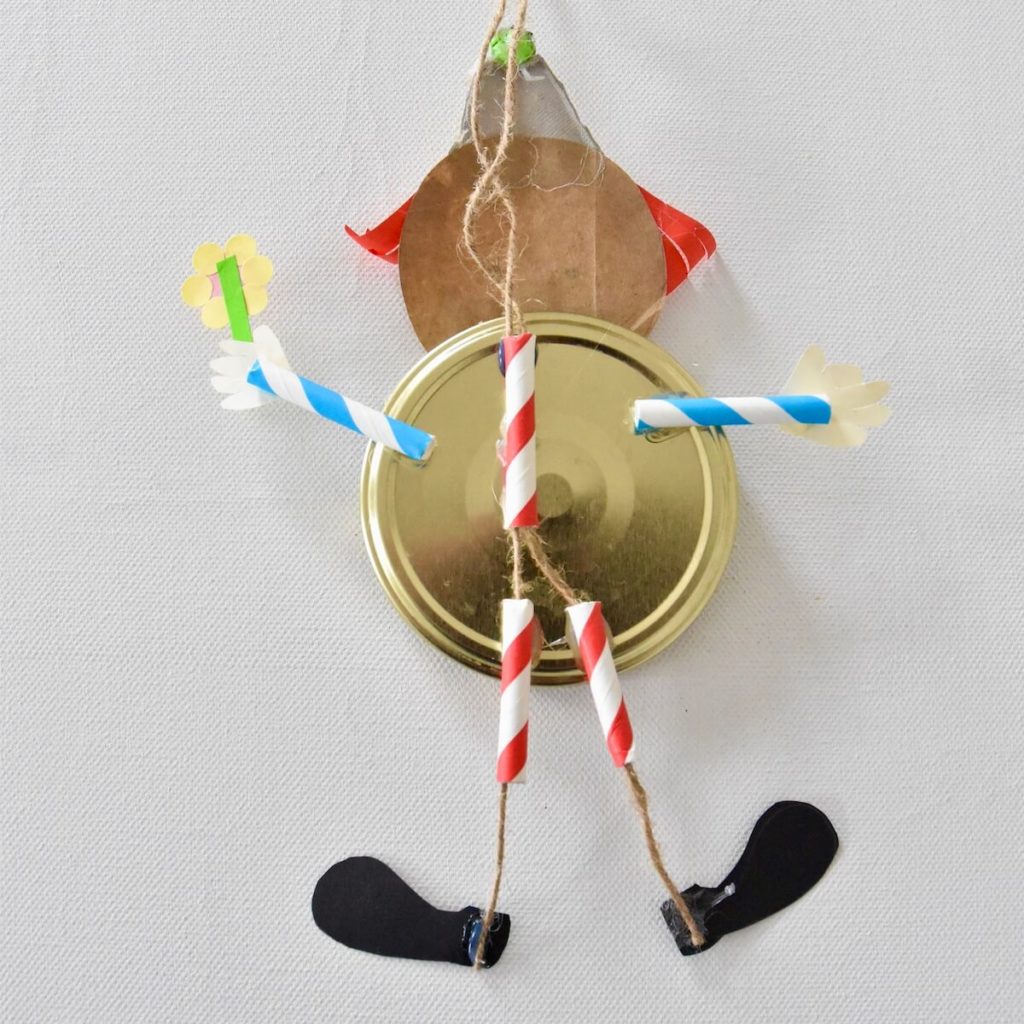 Upcycling Clown basteln 8 upcycling-clown-mit-kindern-aus-schraubeckeln-und-muell-basteln-anleitung