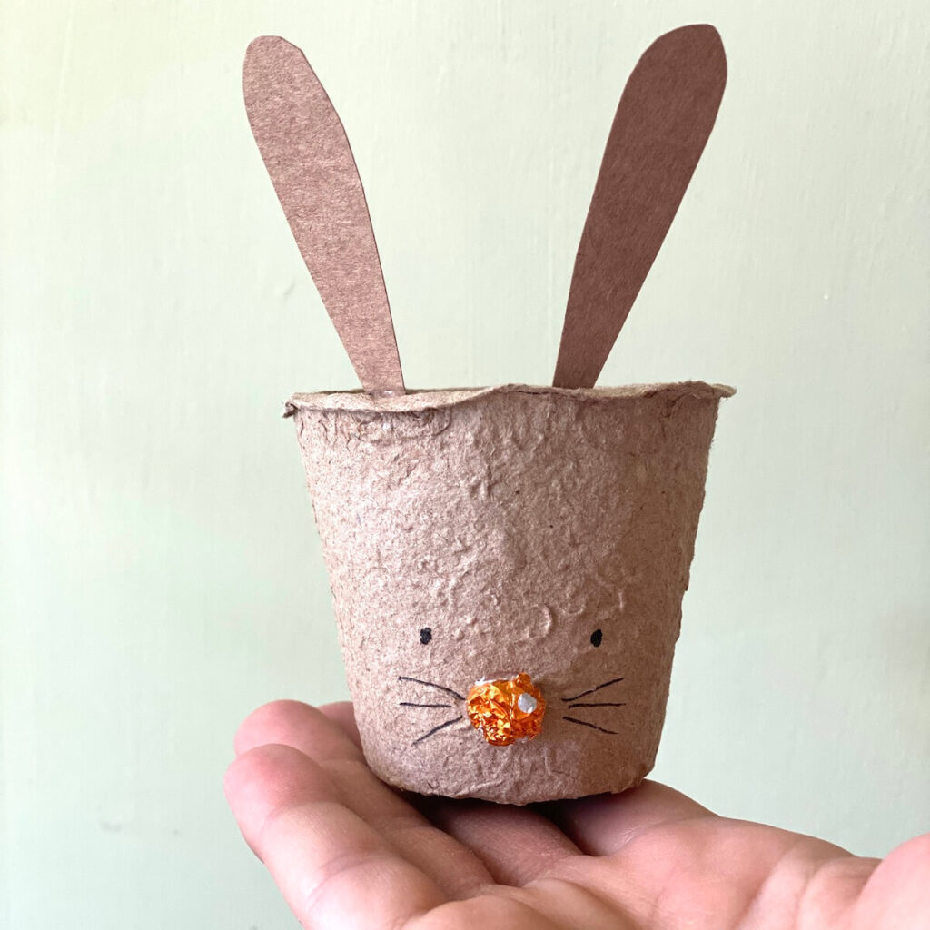 ostern-basteln-im-kindergarten-upcycling-osternest-anzuchttopf