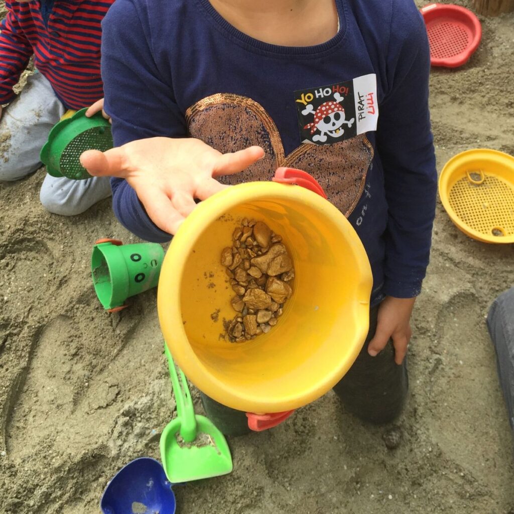 Schatzsuche zum Kindergeburtstag: hilfreiche Tipps & Vorlagen 6 https://heimatdinge-de.pro/schatzsuche-zum-kindergeburtstag-ideen-tipps-vorlagen-fuer-ein-unvergessliches-abenteuer/