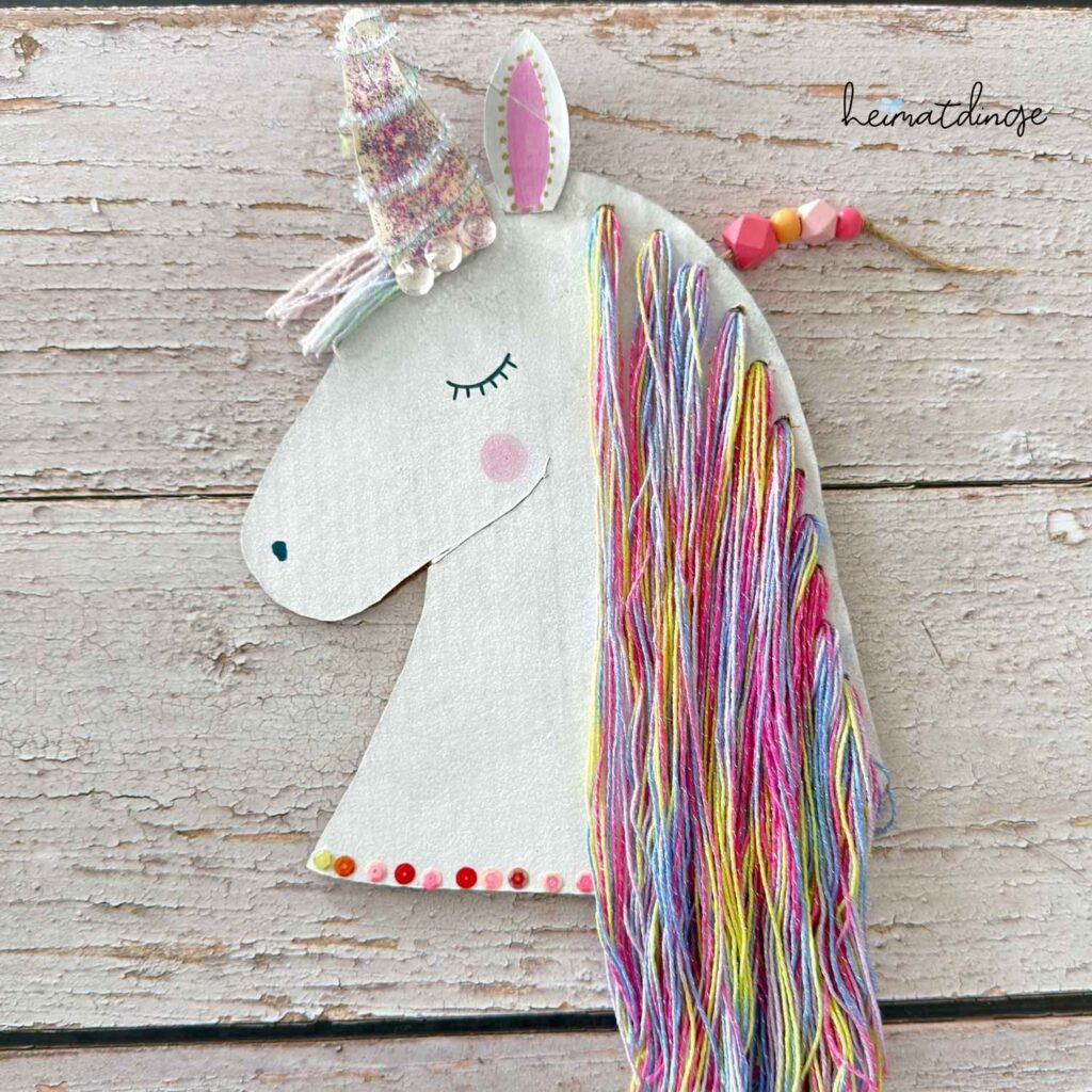 upcycling einhorn aus karton basteln