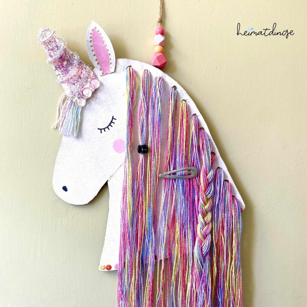 DIY Einhorn Haarspangenhalter aus Karton basteln