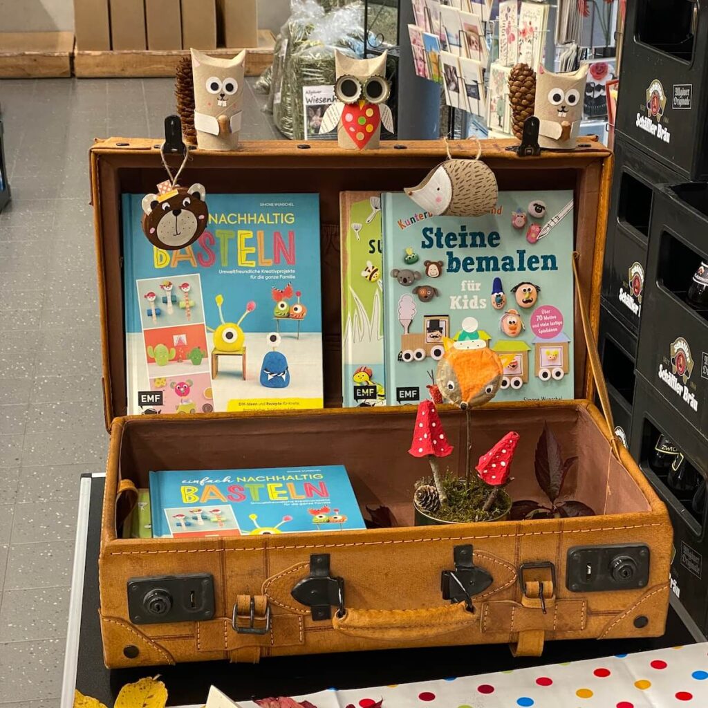 Bastelkoffer mit Büchern und DIY Projekten