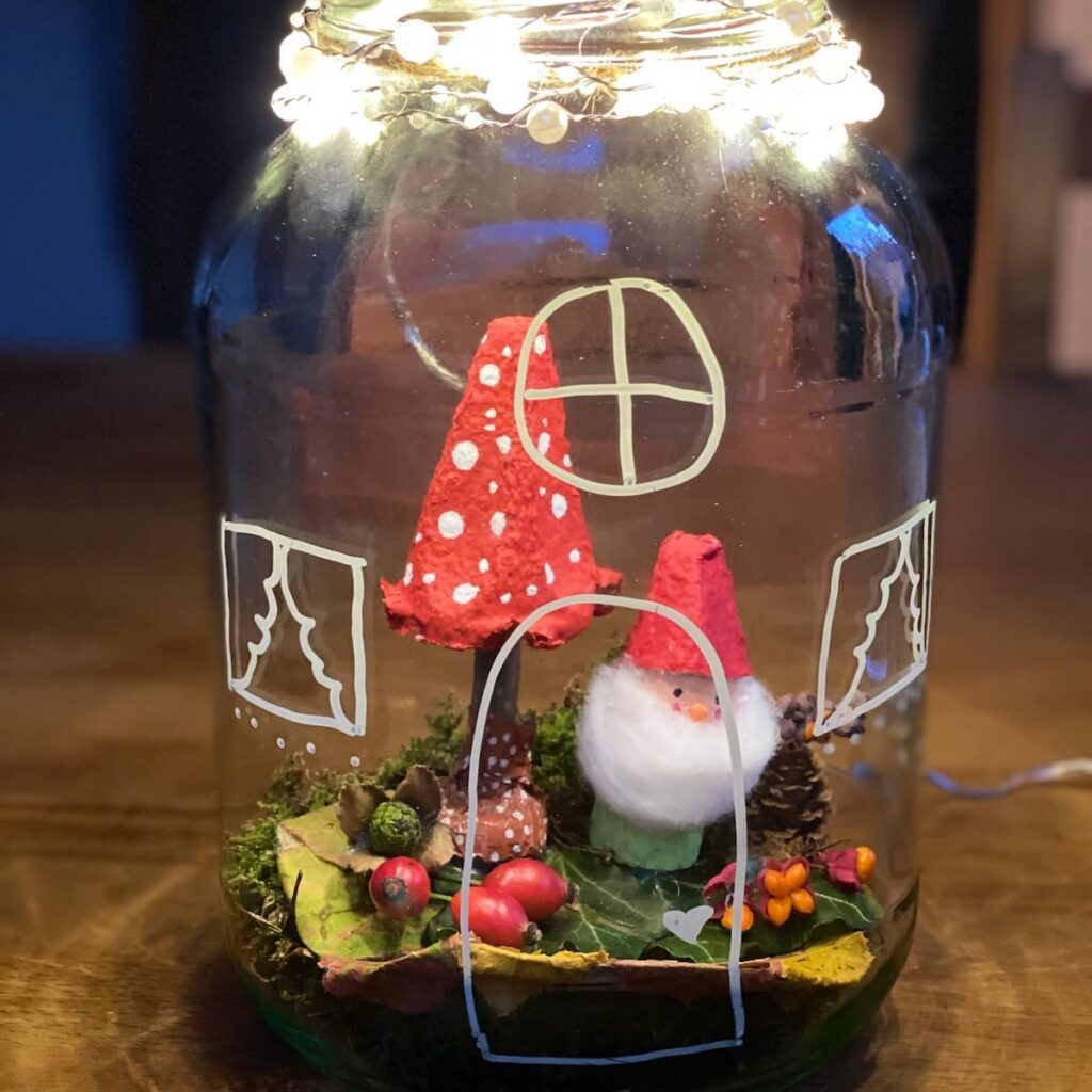 Wichtelhaus aus Altglas