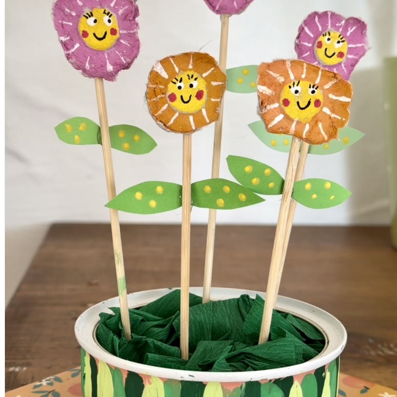 Blumen aus Eierkarton mit Kindern für den Frühling basteln